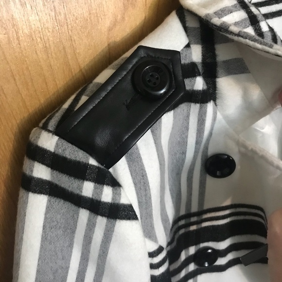 Ladies coat - Picture 4 of 7